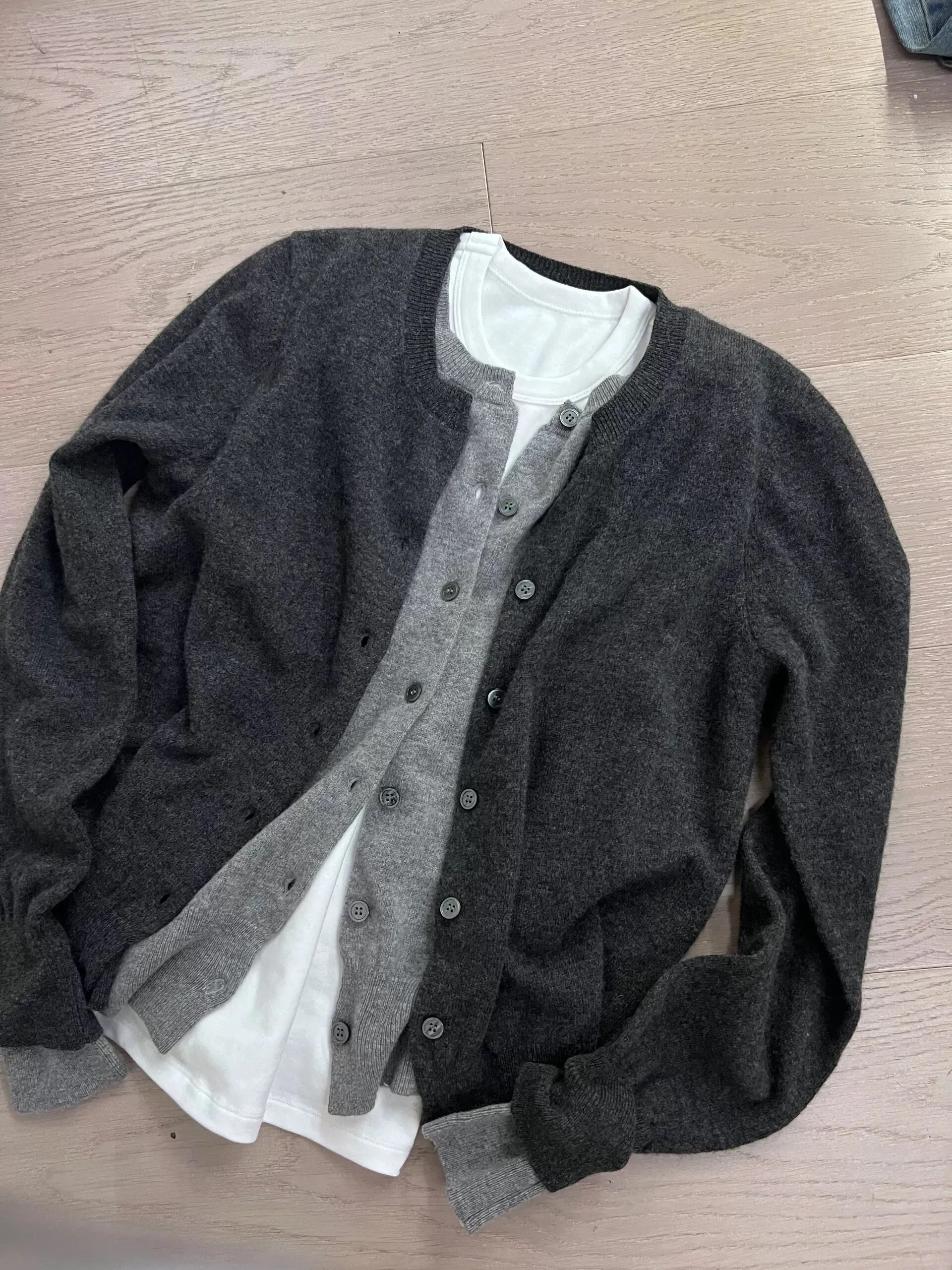 Gray fake two-piece knitted cardigan sweater coat for women in spring round neck slim fit versatile design splicing tops for wom